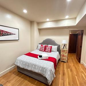 Studio- Steps from Stanford & Close to Everything!