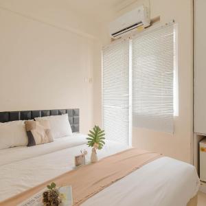 Cozy Studio with Direct Access to Mall at Green Pramuka Apartment By Travelio