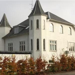 Charming rooms close to city and E45