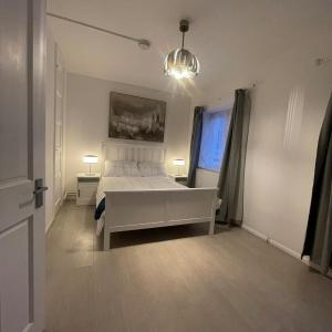 Cosy Ground Floor Flat Next to the Tube
