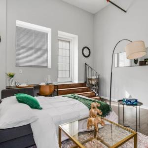 Comfy 1BR-Parking, Rooftop, Near Arrowhd & TMobile