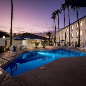 Days Inn & Suites by Wyndham Mesa Near Phoenix