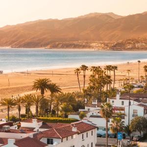 Arion- Cozy Santa Monica getaway steps to the beach Free Parking
