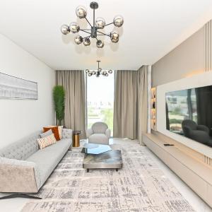 1BR Haven with Lagoon Serenity in District One Meydan