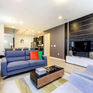 Modern Oasis with 7 Bedrooms Garden 5524