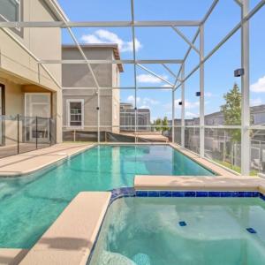 Modern and Elegant 6 Bedroom Retreat 6374