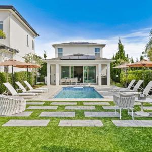 Chic and Stylish 4 Bedroom Haven in Reunion Resort
