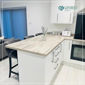 Tastefully decorated 4 Bed Home in Gedling - Near Colwick Country Park, Victoria Retail Park, City Centre & Nottingham Racecourse
