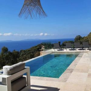 Villa neuve vue mer et îles d'Or