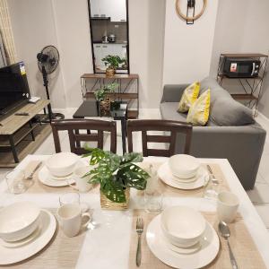 2 br City and Mountain View 1016