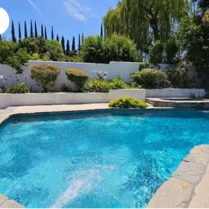 Beautiful 4BD and 3BA Pool Jacuzzi Vacation Home