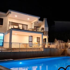 Panoramic Seacave Cottage