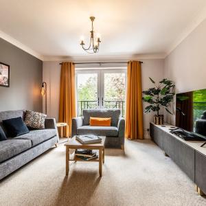 Stylish townhouse by the Quay with parking