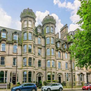 2 Bedroom Sofa bed in livingroom Castle View 1st floor sleeps 6