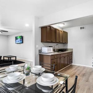 Comfortable 2BR! Sleeps 6! Cozy Stay!