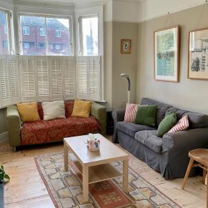 Cosy three bedroom Hither Green Victorian House