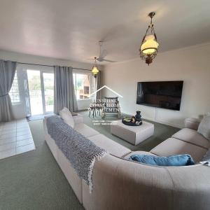 Spacious Beachside apartment