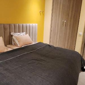 Chic studio, panoramic view