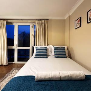 Mia Place in Tower Hill, 2 Double Beds, Max 4 people, FREE parking available upon request, Great Location