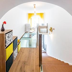 GOLDEN LION APARTMENT by JR City Apartments