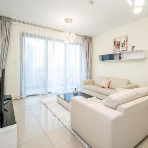 Chic 1-Bedroom Haven in Standpoint A Tower, Downtown Dubai