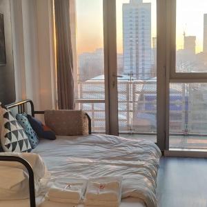 GioGio - Comfortable Stratford Flat with Stunning Views