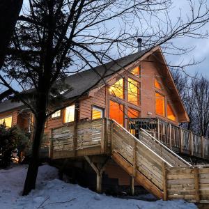 Relax at The Mountaintop Chalet