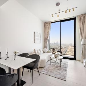 VayK - Bright and Stylish 1BR Apartment in JVC