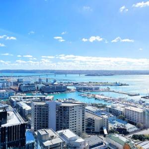 Amazing Harbour & Sea View 2Bd & 2Bth with Aircon Near Skytower & Britomart