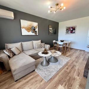 FLH - Best View Elegance with Balcony & Free Parking