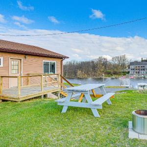 Michigan Manistee River Cabin ~ 1 Mi to Downtown