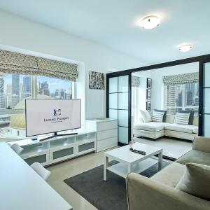 Cozy 1-Bedroom Apartment in N2 Lakepoint Tower JLT
