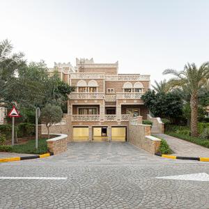 Lux 4BR plus 1 single BR Villa with Sea View Palm Jumeriah