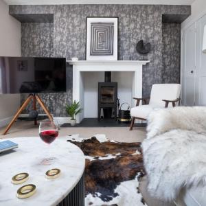 Rosemount X3 Bed Townehouse with Hot Tub & Parking, Central Windermere