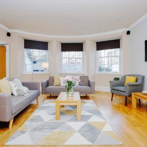 Large Central 3 Bed 3 Bath Apartment - New Town