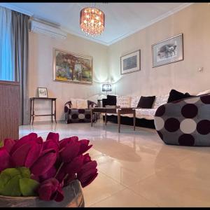 Stylish 2 BR apart in top center