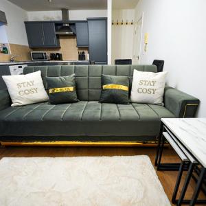 Modern Luxury 2 bed Apartment, Sleeps 5