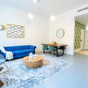 E10-2 Designer East Village Townhouse 1BR