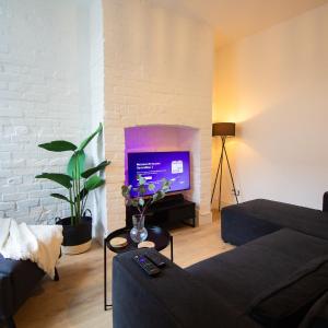 Stylish Cosy 4-Bed Home, Sleeps Up To 10 With Large Sofa Bed, Near Manchester Royal Infirmary & Universities, Free Parking & Ultra-Fast WiFi