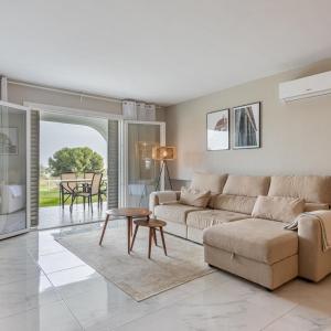 Azahara1, Mountain views and frontline golf