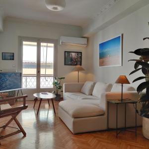 Stylish 1BR Apt with Retro Kitchen View Balcony