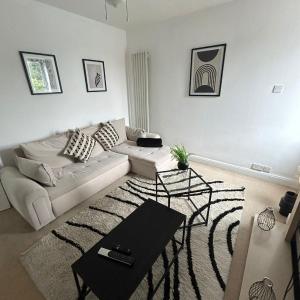 Two bed town centre Ipswich apartment contractor stays leisure and travel