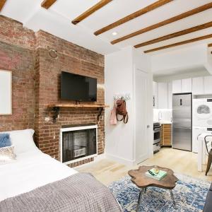24-6 Gramercy area Newly reno Studio W&D in unit