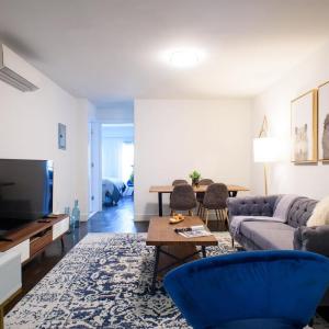 39-3 Newly renovated 3 BR