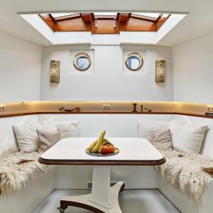 Your Houseboat Amsterdam