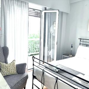 Acropolis, 2BD Erechthiou 21 23