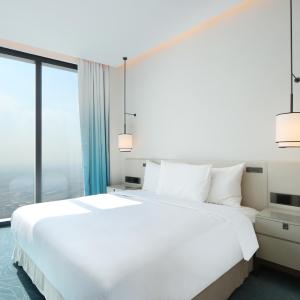 Livbnb -1B Coastal Living with Amazing Sea and Marina Views