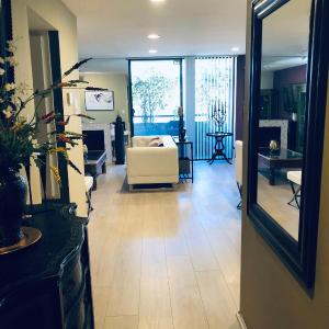 Best Location West LA Spacious condo with hottub