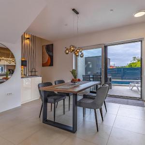 Stunning Home In Liznjan