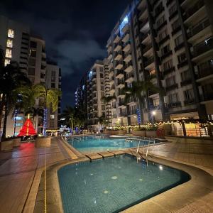One Palm Tree Villas Studio w fast WiFi, across from NAIA Terminal 3